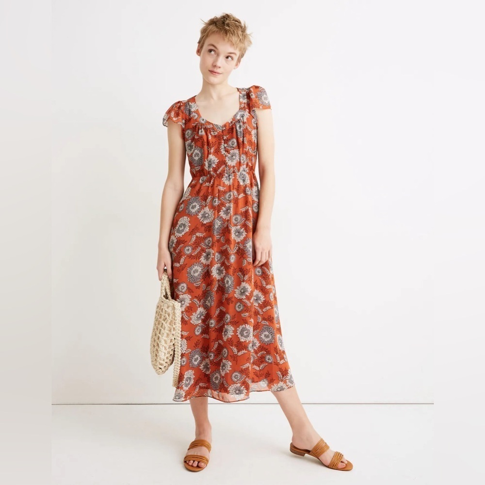 Madewell Sheer-Sleeve Button-Front Midi
Dress in Gathered Blooms
Size 6